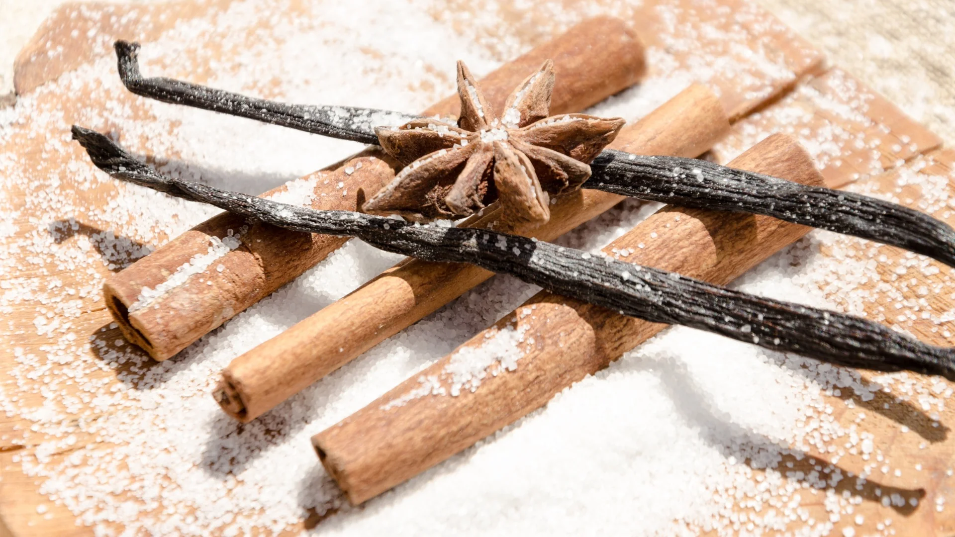 Indonesian cured Vanilla tahitensis pods